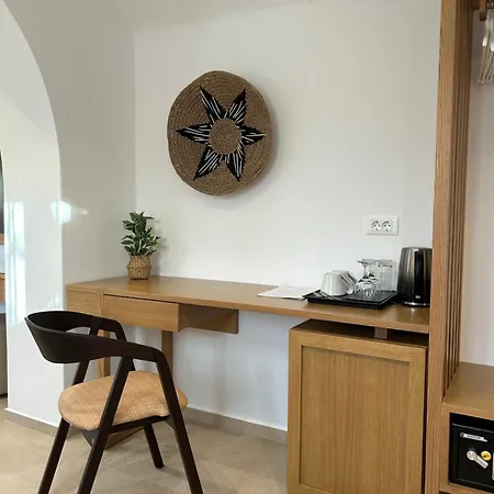 Esperides Platys Gialos (Mykonos)