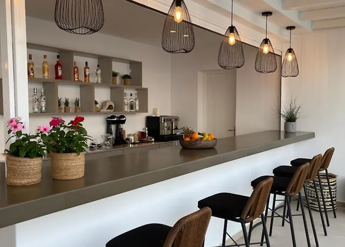 Esperides Platys Gialos (Mykonos)